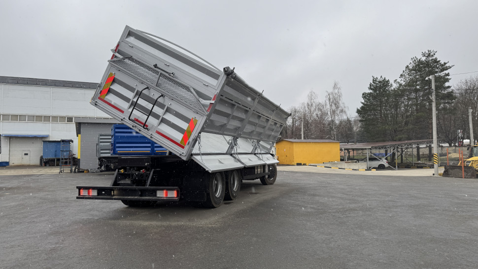 САМОСВАЛЬНЫЙ АВТОМОБИЛЬ ЗЕРНОВОЗ  653511 НА ШАССИ КАМАЗ-65117-В5